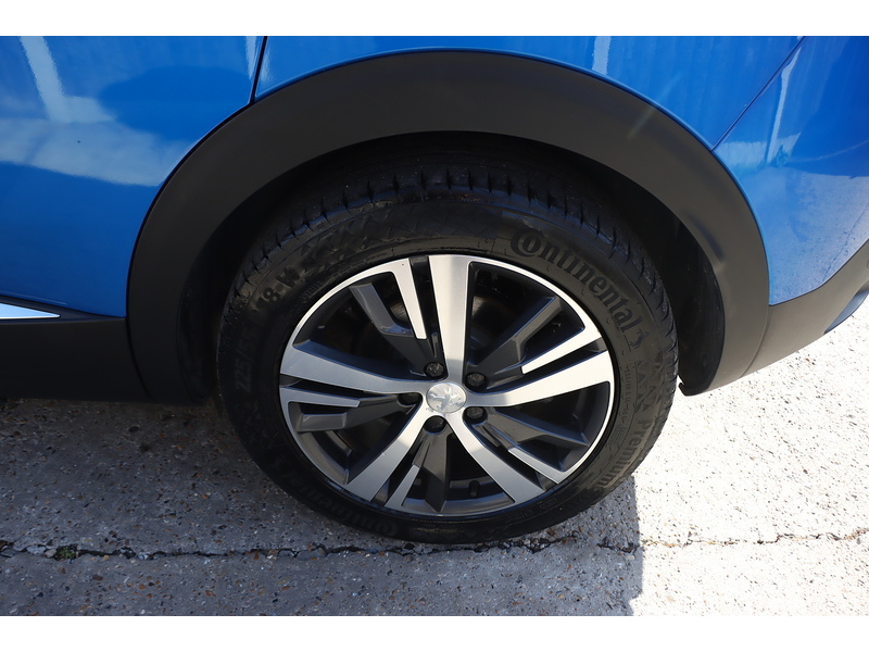 Peugeot 1.6 13.2KWH ALLURE PREMIUM SUV 5DR PETROL PLUG-IN HYBRID E-EAT EURO 6 (S/S) (225 PS) SAT NAV APPLE CARPLAY ANDROID AUTO REAR CAM PARKING AIDS DAB 72-74 Mitcham Road
