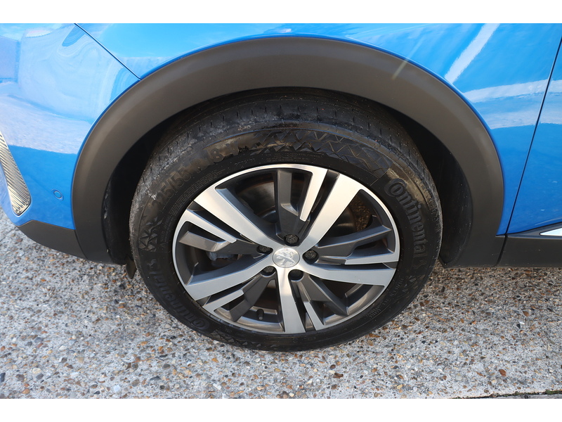 Peugeot 1.6 13.2KWH ALLURE PREMIUM SUV 5DR PETROL PLUG-IN HYBRID E-EAT EURO 6 (S/S) (225 PS) SAT NAV APPLE CARPLAY ANDROID AUTO REAR CAM PARKING AIDS DAB 72-74 Mitcham Road