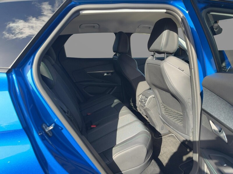 Peugeot 1.6 13.2KWH ALLURE PREMIUM SUV 5DR PETROL PLUG-IN HYBRID E-EAT EURO 6 (S/S) (225 PS) SAT NAV APPLE CARPLAY ANDROID AUTO REAR CAM PARKING AIDS DAB 72-74 Mitcham Road