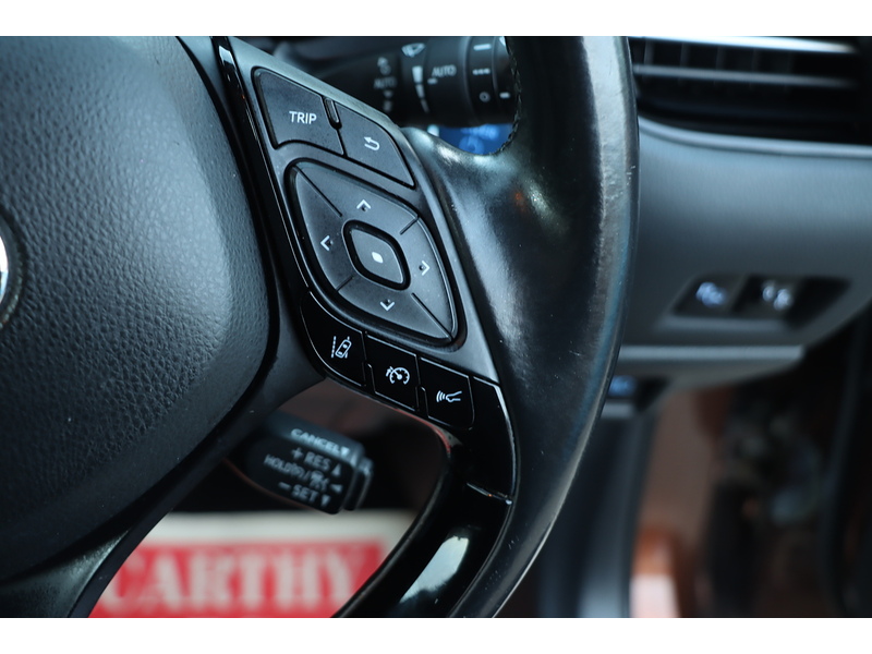 Toyota 
1.8 VVT-H DESIGN SUV 5DR PETROL HYBRID AUTO EURO 6 (S/S) (122 PS) SAT NAV REAR CAM BLUETOOTH DAB JUST 2 OWNERS ONLY 58000 MILES SERVICE HISTORY 72-74 Mitcham Road