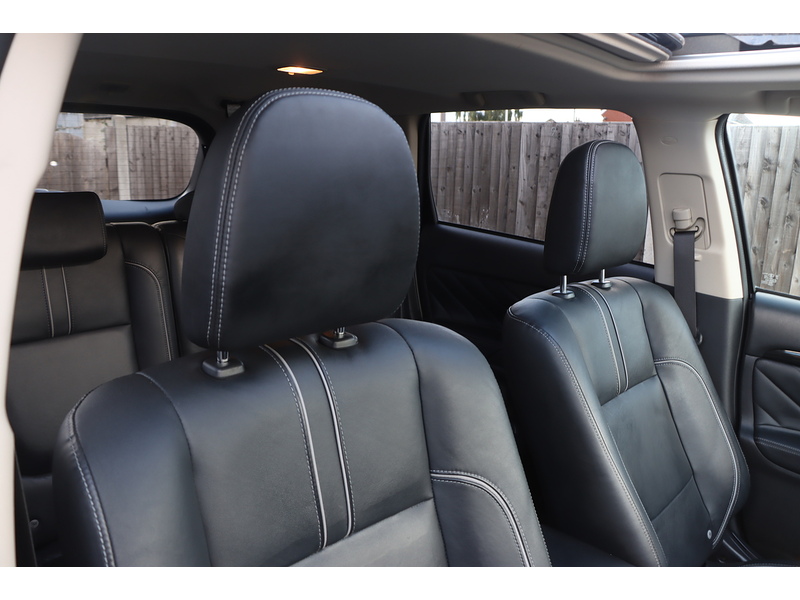 Mitsubishi 2.0h 12kWh 4h SUV 5dr Petrol Plug-in Hybrid CVT 4WD Euro 6 (s/s) (200 ps) 72-74 Mitcham Road