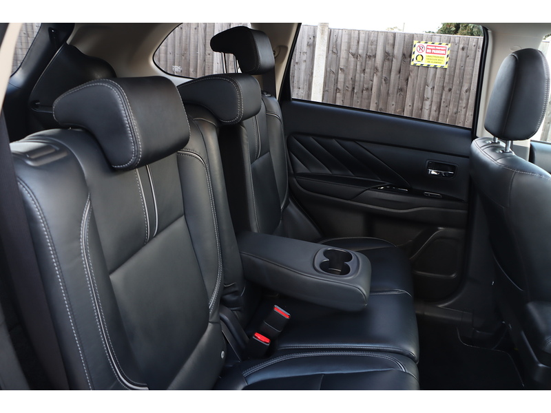 Mitsubishi 2.0h 12kWh 4h SUV 5dr Petrol Plug-in Hybrid CVT 4WD Euro 6 (s/s) (200 ps) 72-74 Mitcham Road