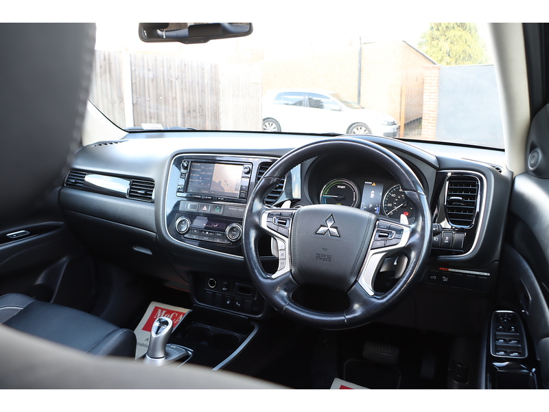 Mitsubishi 2.0h 12kWh 4h SUV 5dr Petrol Plug-in Hybrid CVT 4WD Euro 6 (s/s) (200 ps) 72-74 Mitcham Road