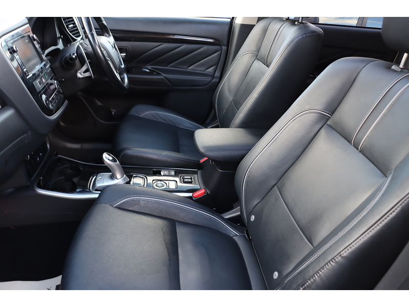 Mitsubishi 2.0h 12kWh 4h SUV 5dr Petrol Plug-in Hybrid CVT 4WD Euro 6 (s/s) (200 ps) 72-74 Mitcham Road
