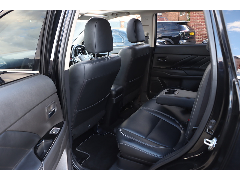 Mitsubishi 2.0h 12kWh 4h SUV 5dr Petrol Plug-in Hybrid CVT 4WD Euro 6 (s/s) (200 ps) 72-74 Mitcham Road