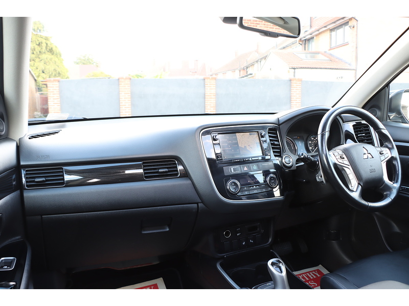 Mitsubishi 2.0h 12kWh 4h SUV 5dr Petrol Plug-in Hybrid CVT 4WD Euro 6 (s/s) (200 ps) 72-74 Mitcham Road