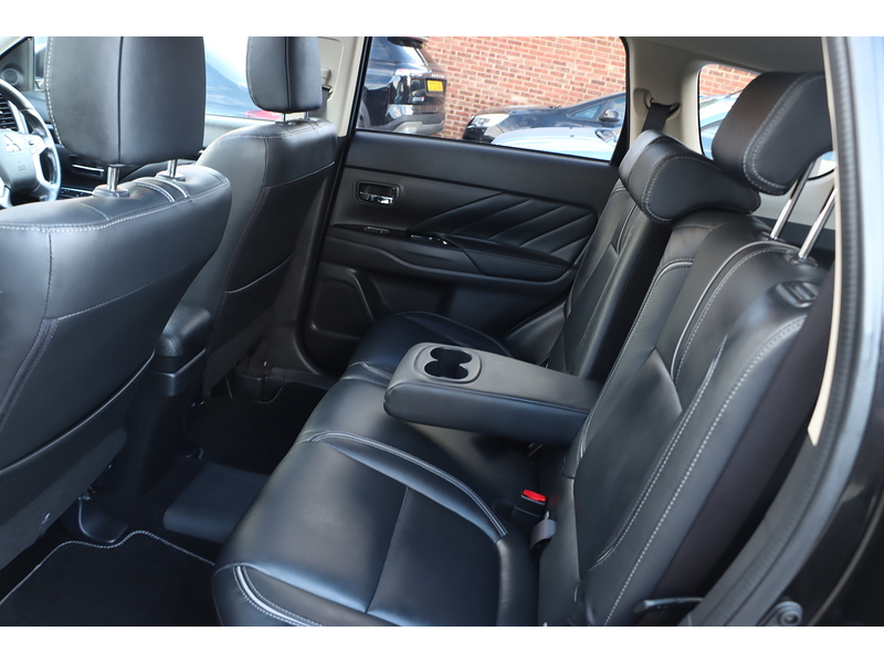 Mitsubishi 2.0h 12kWh 4h SUV 5dr Petrol Plug-in Hybrid CVT 4WD Euro 6 (s/s) (200 ps) 72-74 Mitcham Road