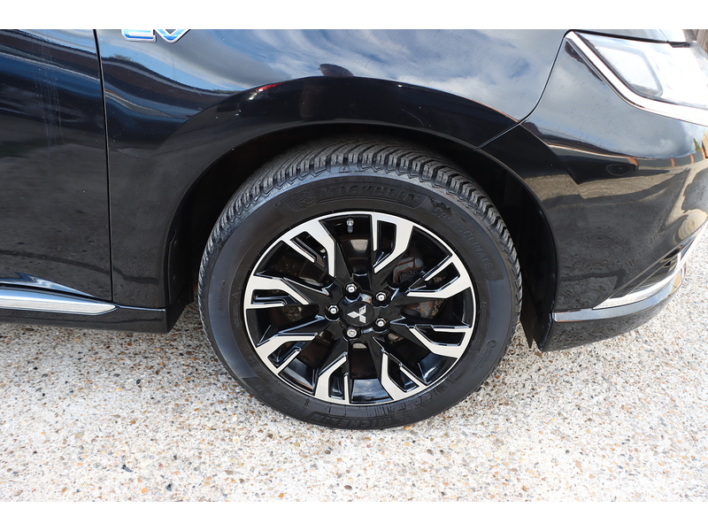 Mitsubishi 2.0h 12kWh 4h SUV 5dr Petrol Plug-in Hybrid CVT 4WD Euro 6 (s/s) (200 ps) 72-74 Mitcham Road