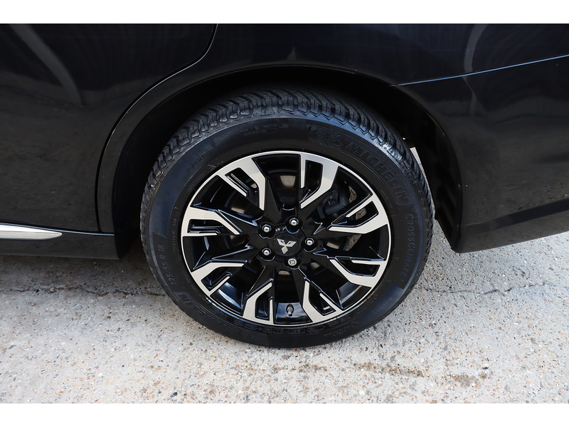 Mitsubishi 2.0h 12kWh 4h SUV 5dr Petrol Plug-in Hybrid CVT 4WD Euro 6 (s/s) (200 ps) 72-74 Mitcham Road