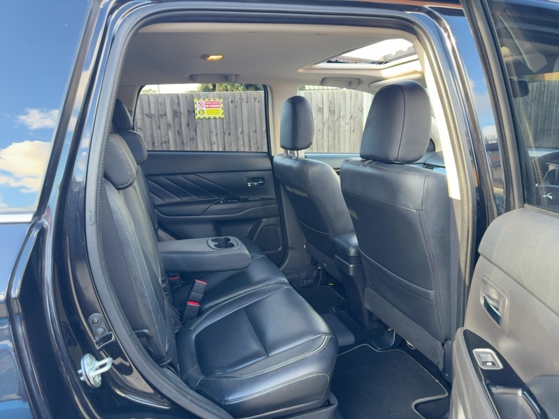 Mitsubishi 2.0h 12kWh 4h SUV 5dr Petrol Plug-in Hybrid CVT 4WD Euro 6 (s/s) (200 ps) 72-74 Mitcham Road
