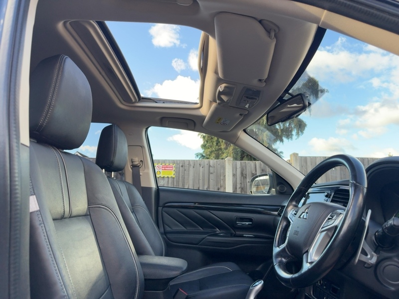 Mitsubishi 2.0h 12kWh 4h SUV 5dr Petrol Plug-in Hybrid CVT 4WD Euro 6 (s/s) (200 ps) 72-74 Mitcham Road