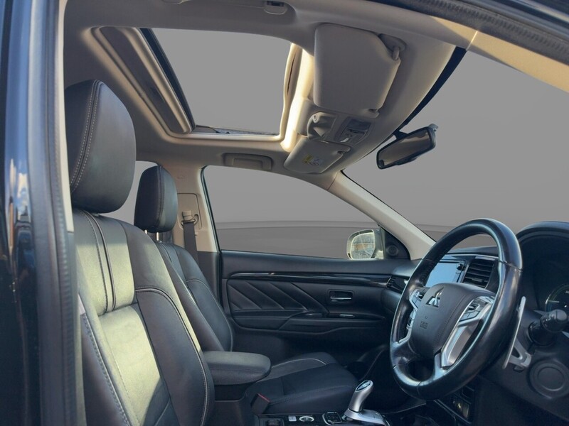 Mitsubishi 2.0h 12kWh 4h SUV 5dr Petrol Plug-in Hybrid CVT 4WD Euro 6 (s/s) (200 ps) 72-74 Mitcham Road