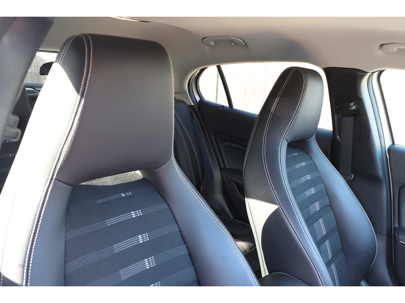 Mercedes-Benz 1.6 GLA180 GPF Urban Edition SUV 5dr Petrol 7G-DCT Euro 6 (s/s) (122 ps) 72-74 Mitcham Road