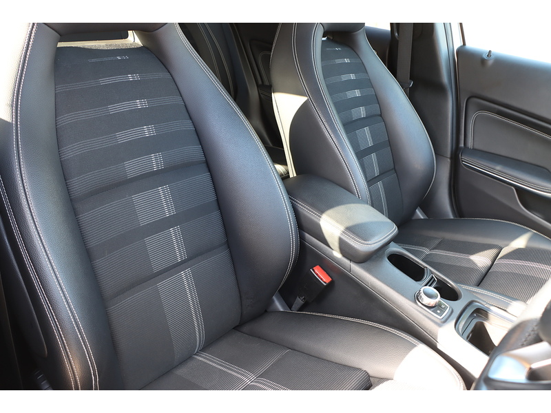 Mercedes-Benz 1.6 GLA180 GPF Urban Edition SUV 5dr Petrol 7G-DCT Euro 6 (s/s) (122 ps) 72-74 Mitcham Road