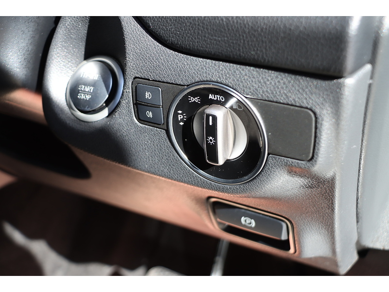 Mercedes-Benz 1.6 GLA180 GPF Urban Edition SUV 5dr Petrol 7G-DCT Euro 6 (s/s) (122 ps) 72-74 Mitcham Road