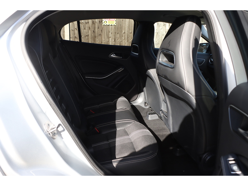 Mercedes-Benz 1.6 GLA180 GPF Urban Edition SUV 5dr Petrol 7G-DCT Euro 6 (s/s) (122 ps) 72-74 Mitcham Road