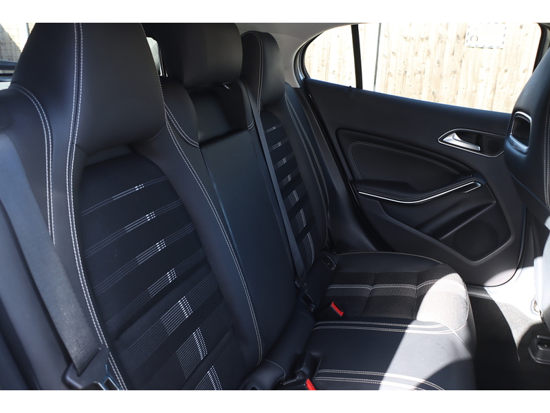 Mercedes-Benz 1.6 GLA180 GPF Urban Edition SUV 5dr Petrol 7G-DCT Euro 6 (s/s) (122 ps) 72-74 Mitcham Road