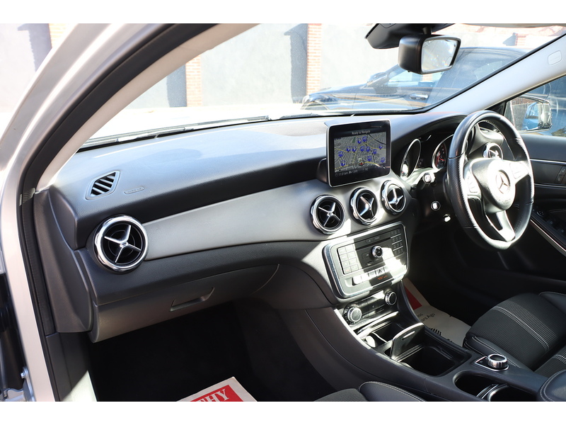 Mercedes-Benz 1.6 GLA180 GPF Urban Edition SUV 5dr Petrol 7G-DCT Euro 6 (s/s) (122 ps) 72-74 Mitcham Road