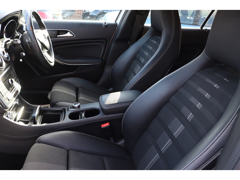 Mercedes-Benz 1.6 GLA180 GPF Urban Edition SUV 5dr Petrol 7G-DCT Euro 6 (s/s) (122 ps) 72-74 Mitcham Road