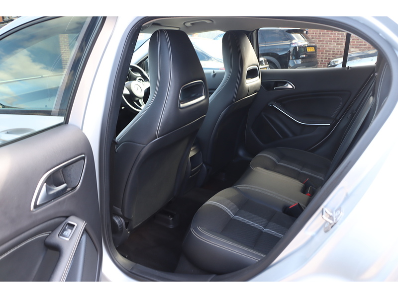 Mercedes-Benz 1.6 GLA180 GPF Urban Edition SUV 5dr Petrol 7G-DCT Euro 6 (s/s) (122 ps) 72-74 Mitcham Road