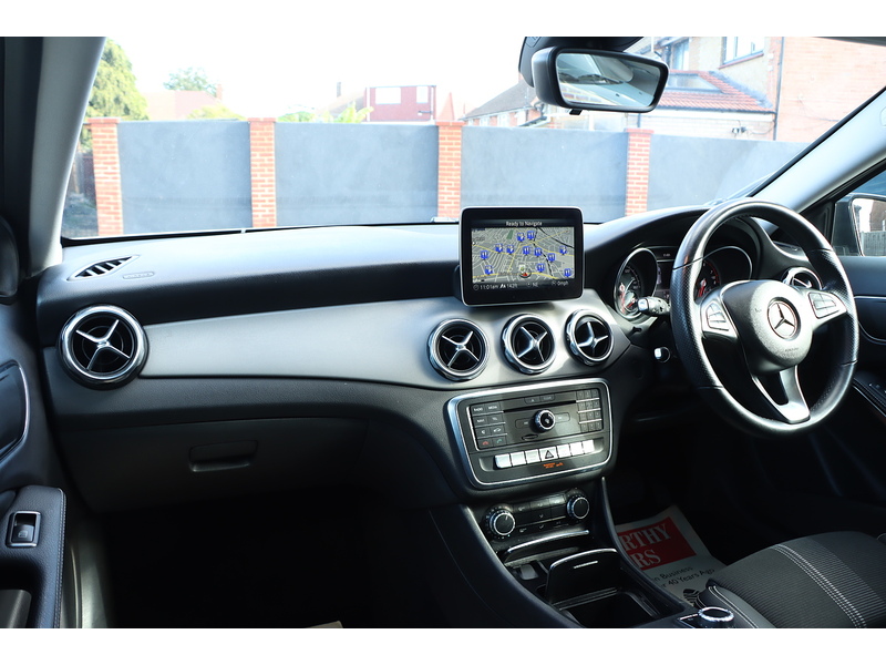 Mercedes-Benz 1.6 GLA180 GPF Urban Edition SUV 5dr Petrol 7G-DCT Euro 6 (s/s) (122 ps) 72-74 Mitcham Road