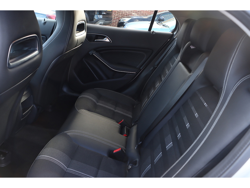 Mercedes-Benz 1.6 GLA180 GPF Urban Edition SUV 5dr Petrol 7G-DCT Euro 6 (s/s) (122 ps) 72-74 Mitcham Road