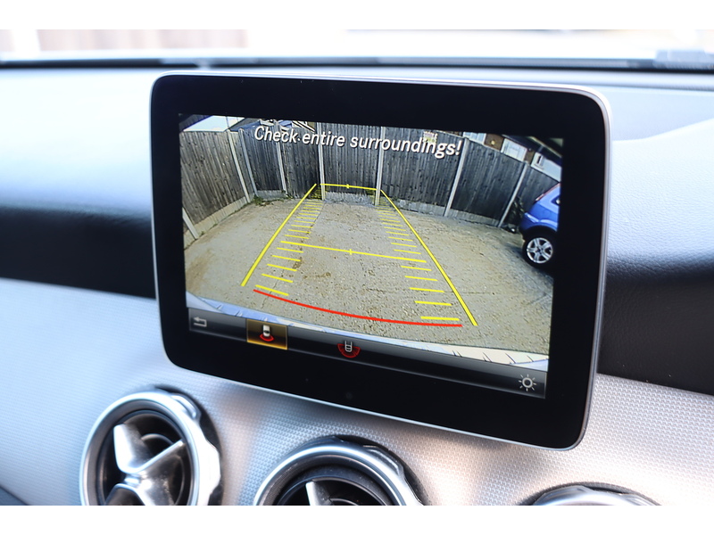 Mercedes-Benz 1.6 GLA180 GPF Urban Edition SUV 5dr Petrol 7G-DCT Euro 6 (s/s) (122 ps) 72-74 Mitcham Road