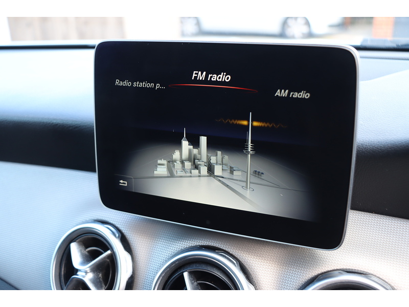 Mercedes-Benz 1.6 GLA180 GPF Urban Edition SUV 5dr Petrol 7G-DCT Euro 6 (s/s) (122 ps) 72-74 Mitcham Road