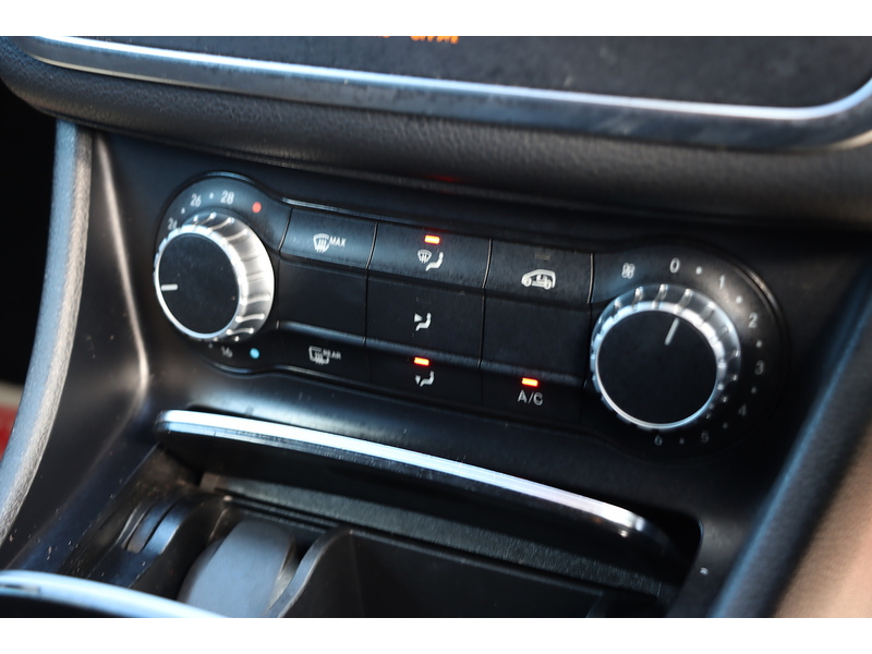 Mercedes-Benz 1.6 GLA180 GPF Urban Edition SUV 5dr Petrol 7G-DCT Euro 6 (s/s) (122 ps) 72-74 Mitcham Road