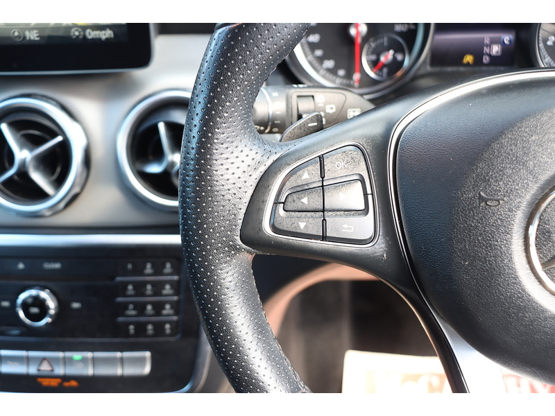 Mercedes-Benz 1.6 GLA180 GPF Urban Edition SUV 5dr Petrol 7G-DCT Euro 6 (s/s) (122 ps) 72-74 Mitcham Road