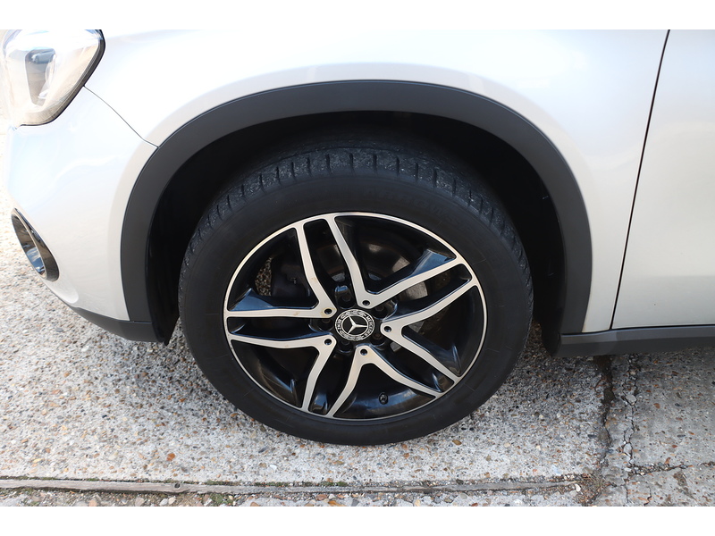 Mercedes-Benz 1.6 GLA180 GPF Urban Edition SUV 5dr Petrol 7G-DCT Euro 6 (s/s) (122 ps) 72-74 Mitcham Road