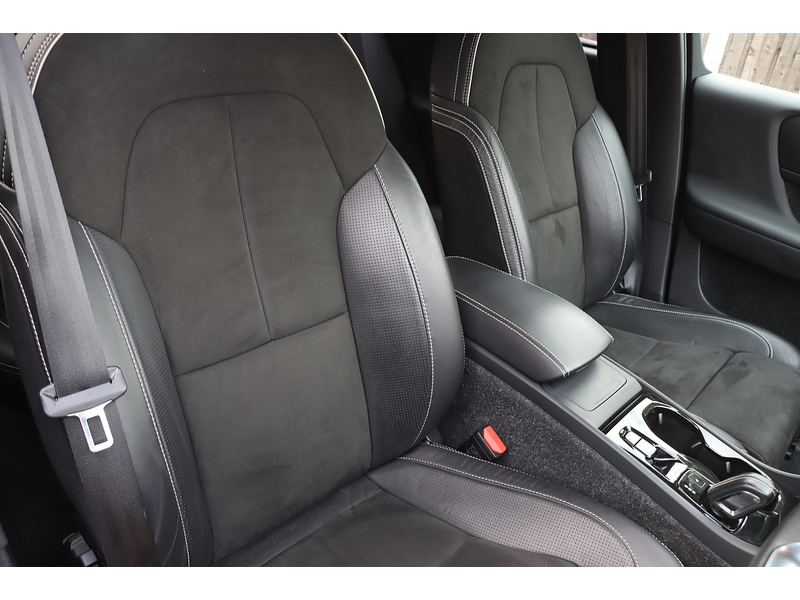 Volvo 2.0 B4 MHEV R-Design SUV 5dr Petrol Hybrid Auto AWD Euro 6 (s/s) (197 ps) 72-74 Mitcham Road