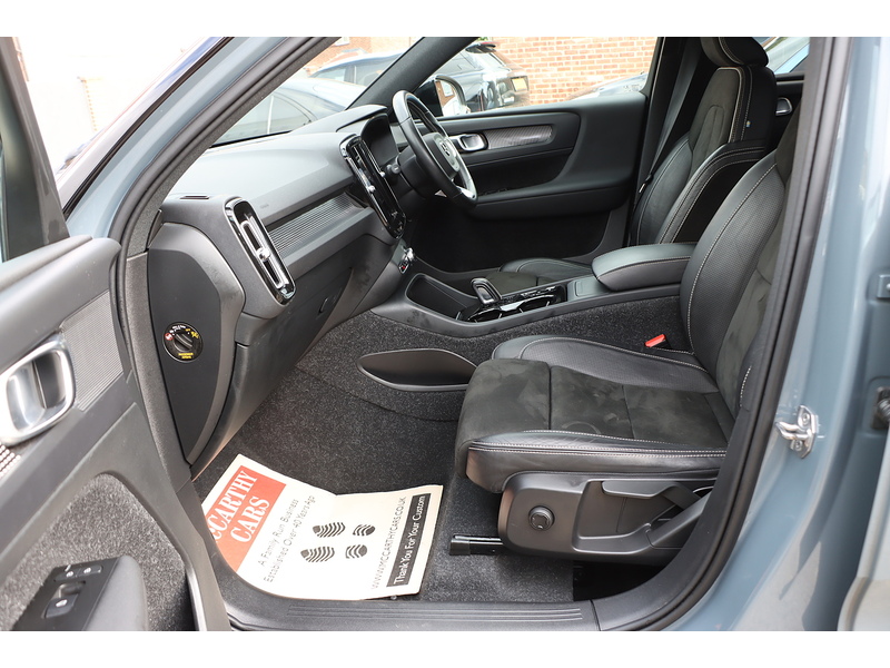 Volvo 2.0 B4 MHEV R-Design SUV 5dr Petrol Hybrid Auto AWD Euro 6 (s/s) (197 ps) 72-74 Mitcham Road