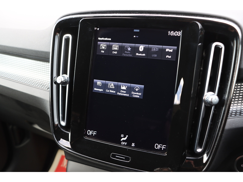 Volvo 2.0 B4 MHEV R-Design SUV 5dr Petrol Hybrid Auto AWD Euro 6 (s/s) (197 ps) 72-74 Mitcham Road