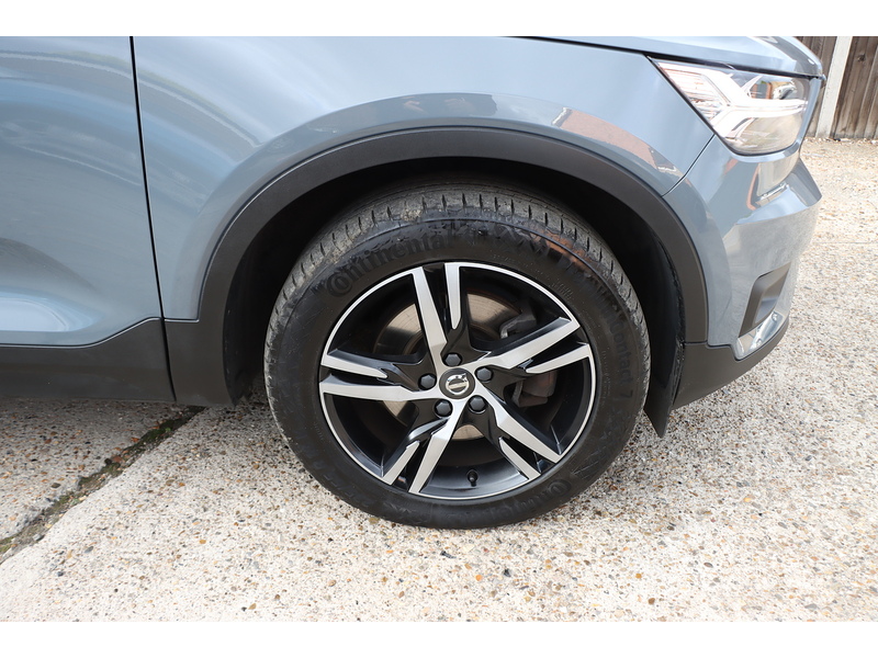 Volvo 2.0 B4 MHEV R-Design SUV 5dr Petrol Hybrid Auto AWD Euro 6 (s/s) (197 ps) 72-74 Mitcham Road