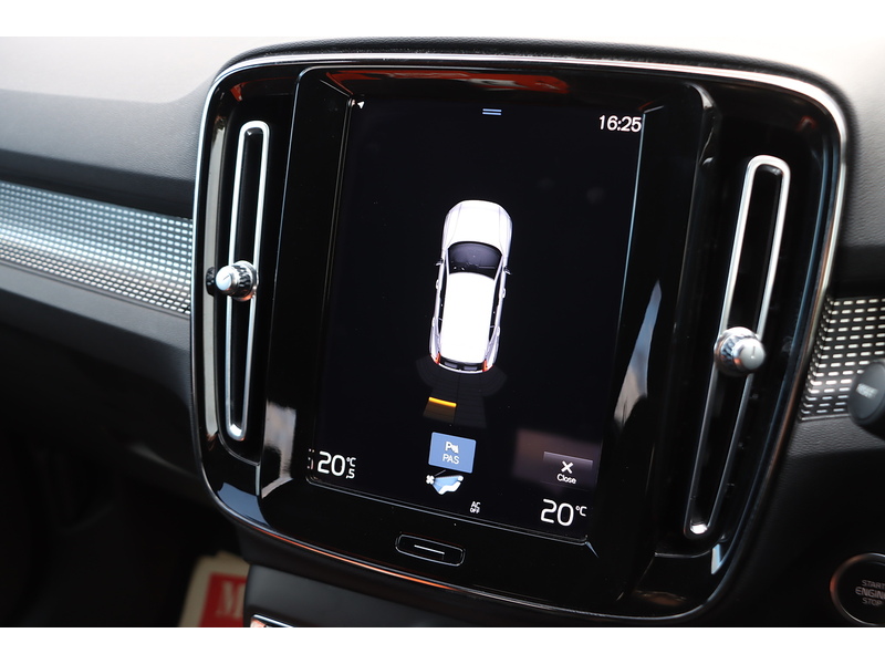 Volvo 2.0 B4 MHEV R-Design SUV 5dr Petrol Hybrid Auto AWD Euro 6 (s/s) (197 ps) 72-74 Mitcham Road