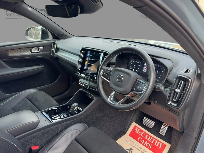 Volvo 2.0 B4 MHEV R-Design SUV 5dr Petrol Hybrid Auto AWD Euro 6 (s/s) (197 ps) 72-74 Mitcham Road