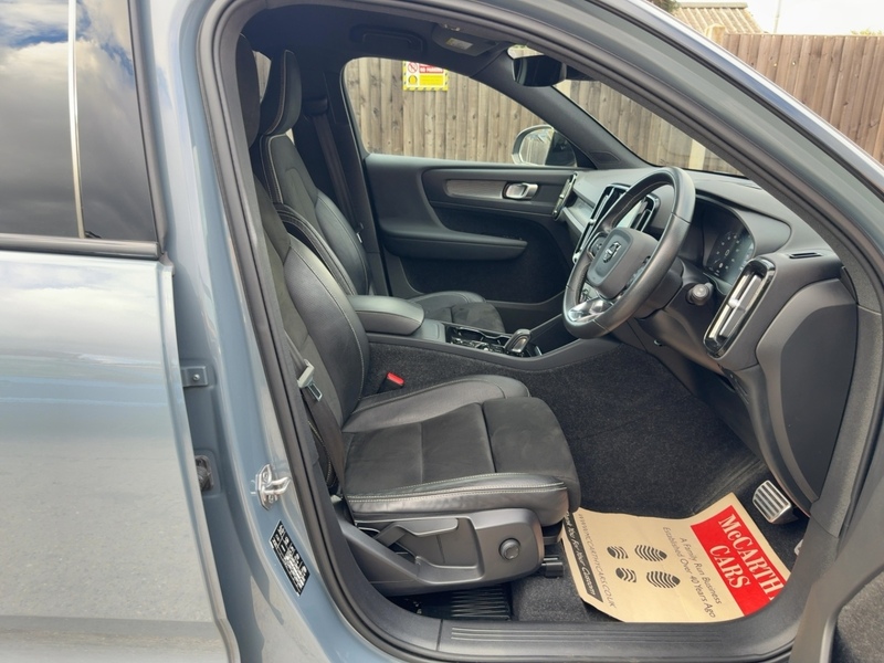 Volvo 2.0 B4 MHEV R-Design SUV 5dr Petrol Hybrid Auto AWD Euro 6 (s/s) (197 ps) 72-74 Mitcham Road