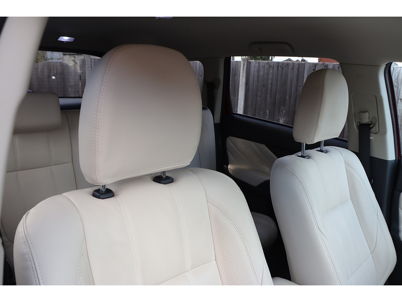 Mitsubishi 2.0h 12kWh 5hs SUV 5dr Petrol Plug-in Hybrid CVT 4WD Euro 6 (s/s) (200 ps) 72-74 Mitcham Road