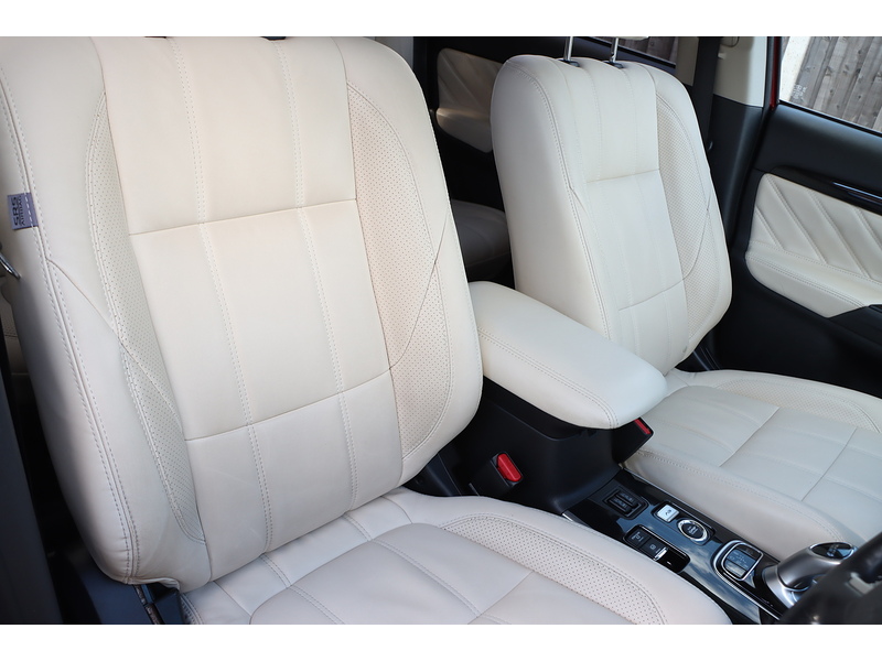 Mitsubishi 2.0h 12kWh 5hs SUV 5dr Petrol Plug-in Hybrid CVT 4WD Euro 6 (s/s) (200 ps) 72-74 Mitcham Road