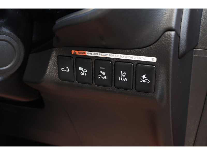 Mitsubishi 2.0h 12kWh 5hs SUV 5dr Petrol Plug-in Hybrid CVT 4WD Euro 6 (s/s) (200 ps) 72-74 Mitcham Road