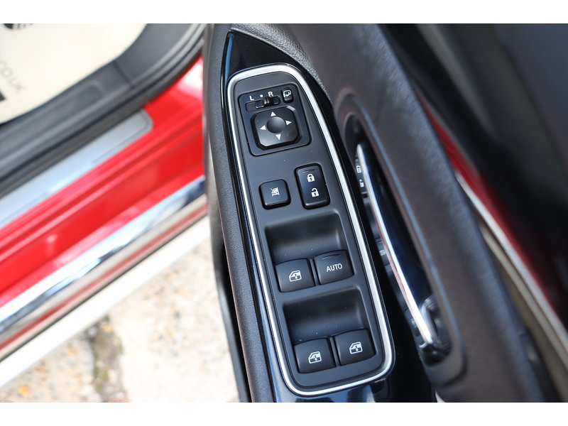 Mitsubishi 2.0h 12kWh 5hs SUV 5dr Petrol Plug-in Hybrid CVT 4WD Euro 6 (s/s) (200 ps) 72-74 Mitcham Road