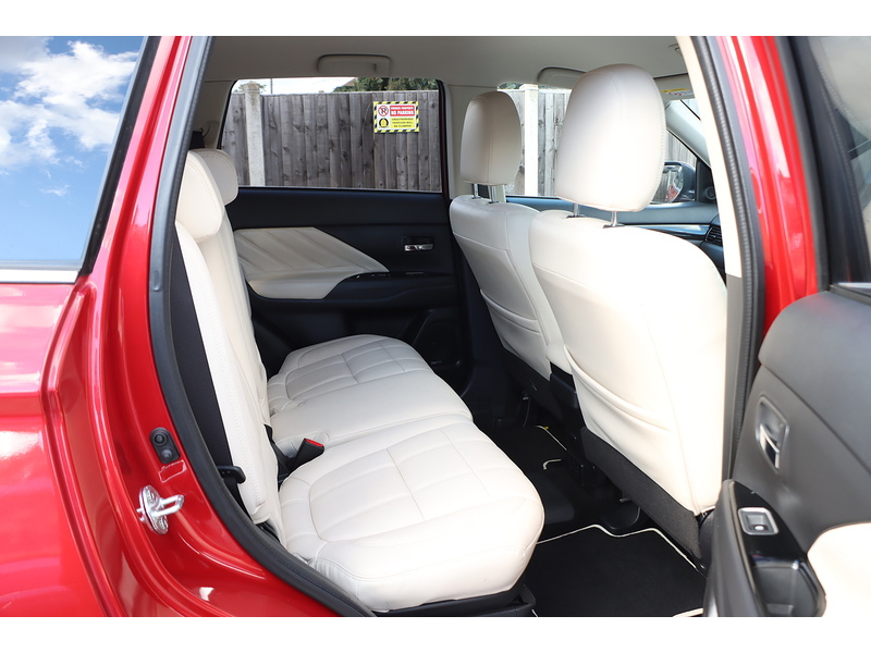 Mitsubishi 2.0h 12kWh 5hs SUV 5dr Petrol Plug-in Hybrid CVT 4WD Euro 6 (s/s) (200 ps) 72-74 Mitcham Road