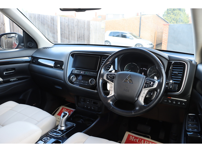 Mitsubishi 2.0h 12kWh 5hs SUV 5dr Petrol Plug-in Hybrid CVT 4WD Euro 6 (s/s) (200 ps) 72-74 Mitcham Road