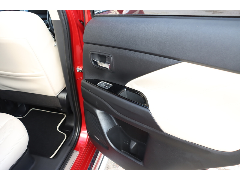 Mitsubishi 2.0h 12kWh 5hs SUV 5dr Petrol Plug-in Hybrid CVT 4WD Euro 6 (s/s) (200 ps) 72-74 Mitcham Road