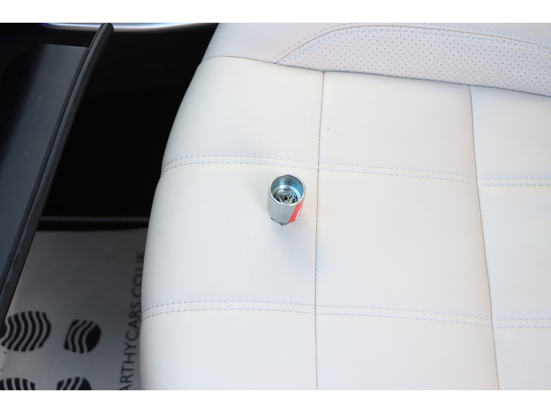 Mitsubishi 2.0h 12kWh 5hs SUV 5dr Petrol Plug-in Hybrid CVT 4WD Euro 6 (s/s) (200 ps) 72-74 Mitcham Road