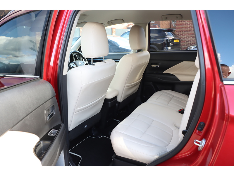 Mitsubishi 2.0h 12kWh 5hs SUV 5dr Petrol Plug-in Hybrid CVT 4WD Euro 6 (s/s) (200 ps) 72-74 Mitcham Road