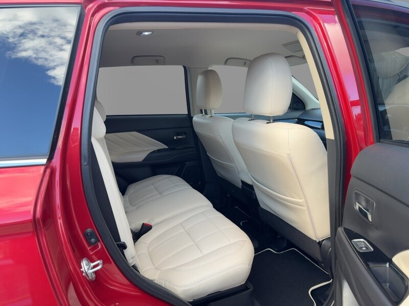 Mitsubishi 2.0h 12kWh 5hs SUV 5dr Petrol Plug-in Hybrid CVT 4WD Euro 6 (s/s) (200 ps) 72-74 Mitcham Road
