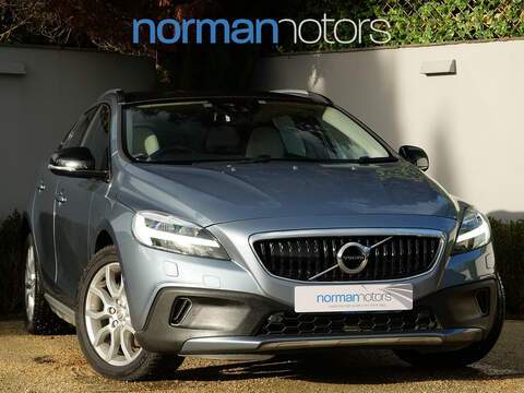 Volvo V40 Cross Country 1.5 TFSI 35 Black Edition Sportback 5dr Petrol S Tronic Euro 6 (s/s) (150 ps)