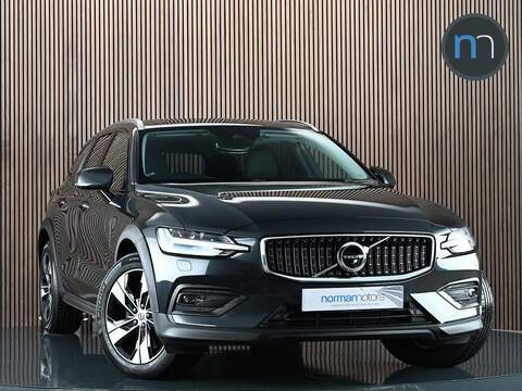 Volvo V60 Cross Country 2.0 B4 MHEV Momentum Estate 5dr Petrol Hybrid Auto Euro 6 (s/s) (197 ps)
